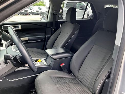 Used 2020 Ford Explorer XLT RWD image 8