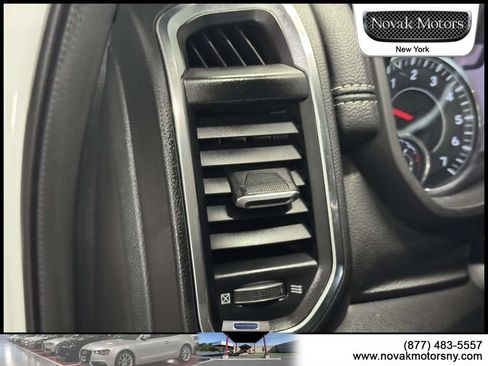 Used 2023 RAM 1500 Laramie AWD/4WD image 19