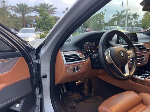 Used 2018 BMW 750i image 37