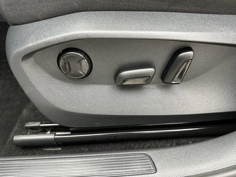 Certified 2024 Volkswagen Taos SE AWD/4WD image 13
