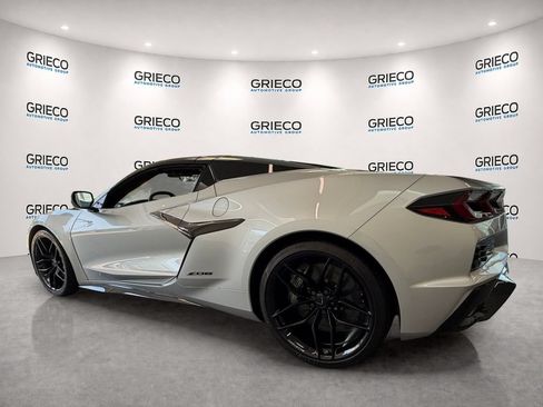 Used 2026 Chevrolet Corvette Z06 w/ Stealth Interior Trim Package RWD image 8