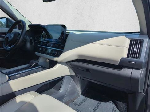 Used 2025 Nissan Pathfinder SL FWD image 28