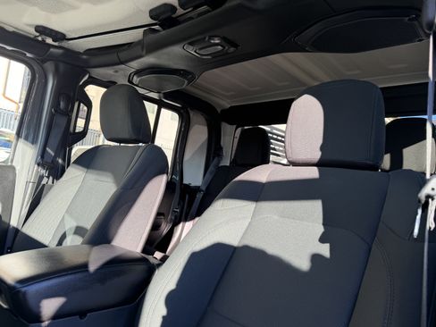 Certified 2022 Jeep Gladiator Sport image 18