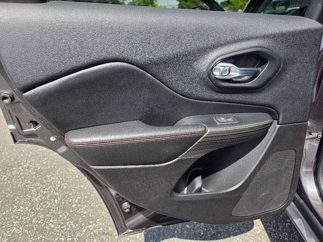 Used 2015 Jeep Cherokee Trailhawk w/ Cold Weather Group AWD/4WD image 24