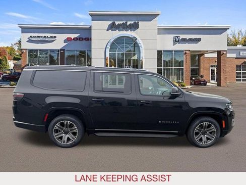 Used 2024 Jeep Wagoneer L Series II w/ Flexible Seating Group AWD/4WD image 7
