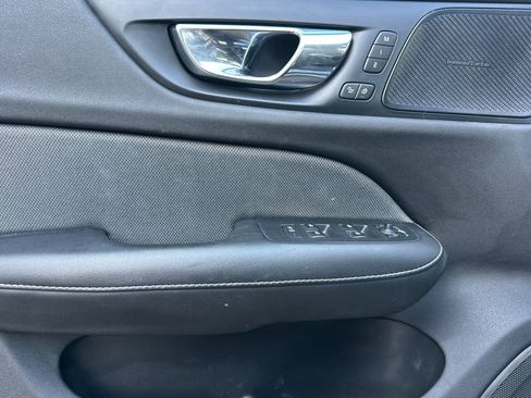 Used 2019 Volvo S60 T5 R-Design image 11