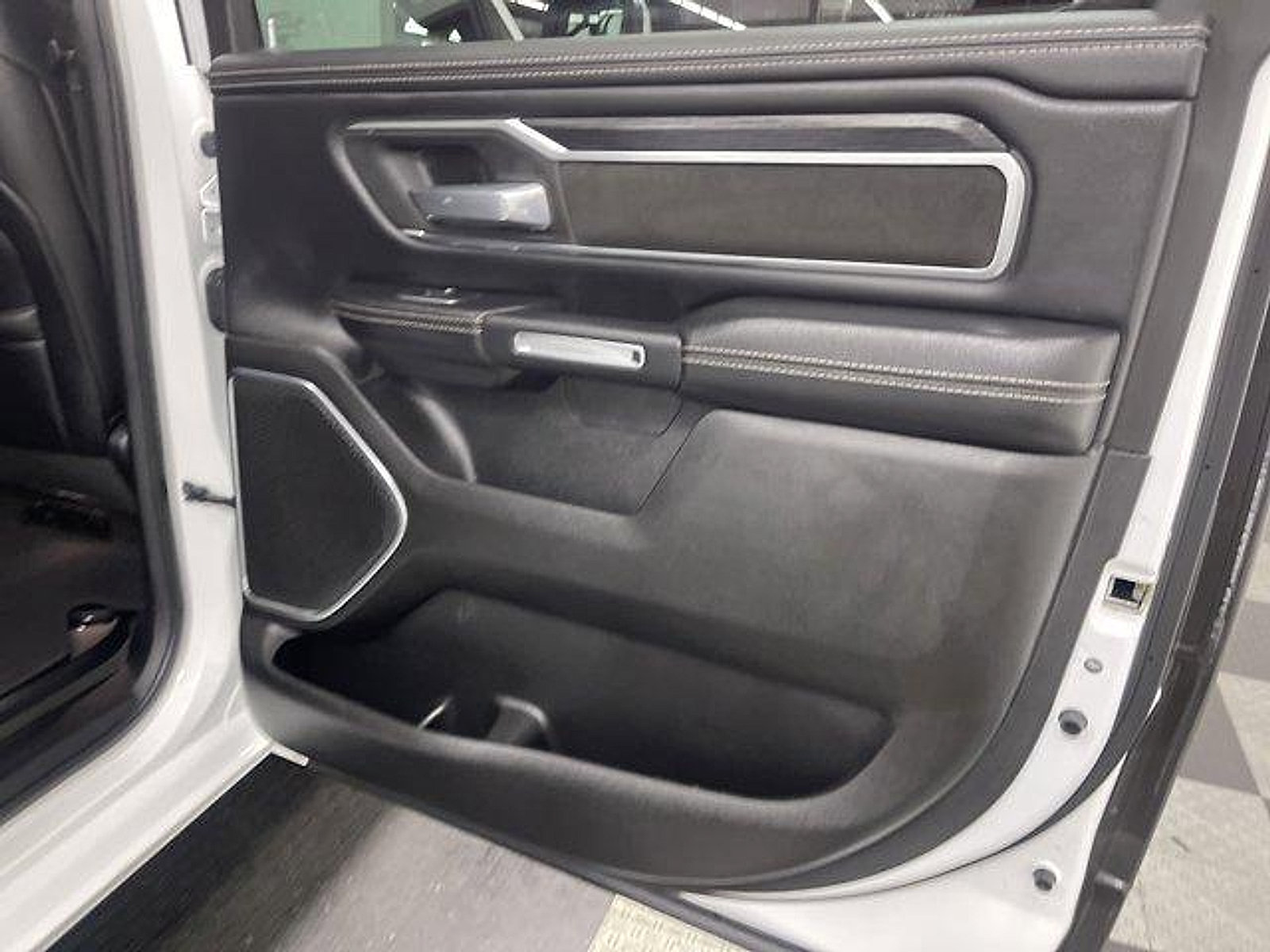Used 2024 RAM 1500 Laramie AWD/4WD image 13