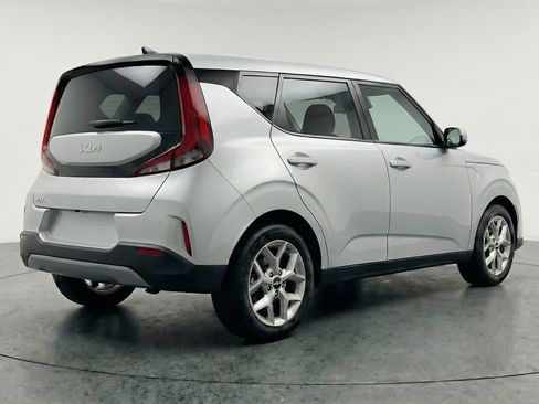 Used 2025 Kia Soul LX w/ LX Technology Package FWD image 9