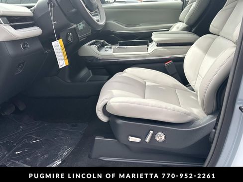 New 2026 Lincoln Navigator L Reserve AWD/4WD image 9