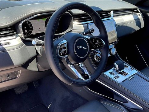 New 2026 Jaguar F-PACE R-Dynamic S image 4