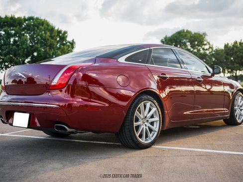 Used 2012 Jaguar XJ image 8
