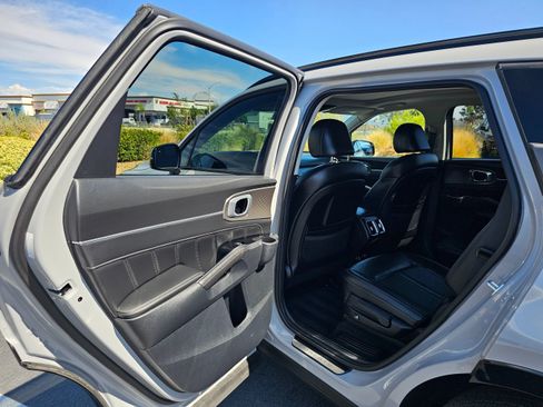 Used 2023 Kia Sorento SX FWD image 19