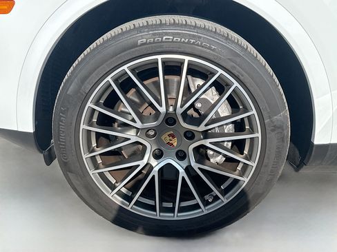 Used 2023 Porsche Cayenne Platinum Edition AWD/4WD image 35