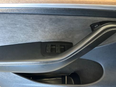 Used 2024 Tesla Model Y Long Range AWD/4WD image 13
