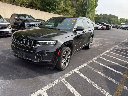 Used 2021 Jeep Grand Cherokee L Overland w/ Luxury Tech Group IV image 3