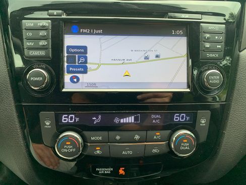 Used 2016 Nissan Rogue SV w/ SV Premium Package FWD image 14