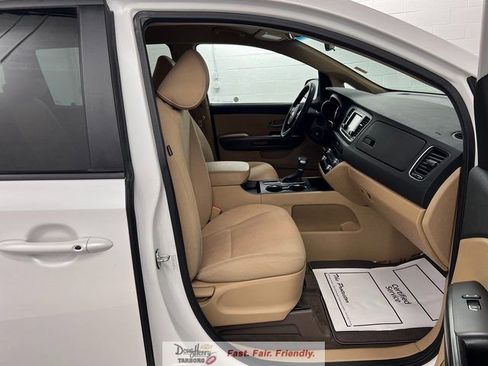 Used 2020 Kia Sedona LX image 28