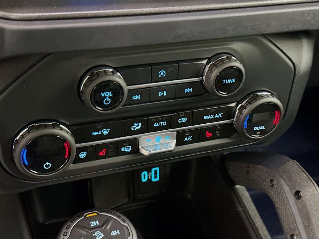 Used 2025 Ford Bronco Badlands AWD/4WD image 16