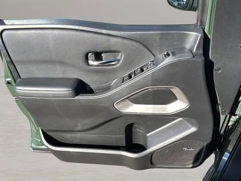 Used 2024 Nissan Frontier SV w/ SV Convenience Package image 17