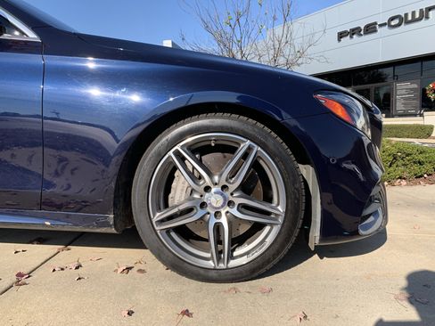 Used 2017 Mercedes-Benz E 300 4MATIC image 13