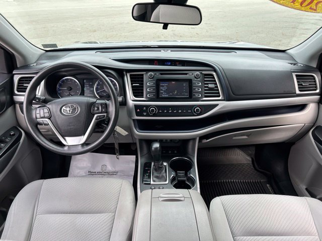 Used 2019 Toyota Highlander LE AWD/4WD image 33