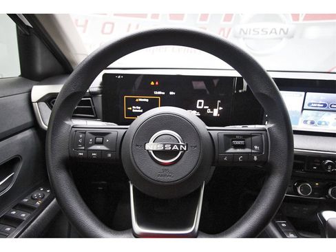 Used 2025 Nissan Kicks SV image 11