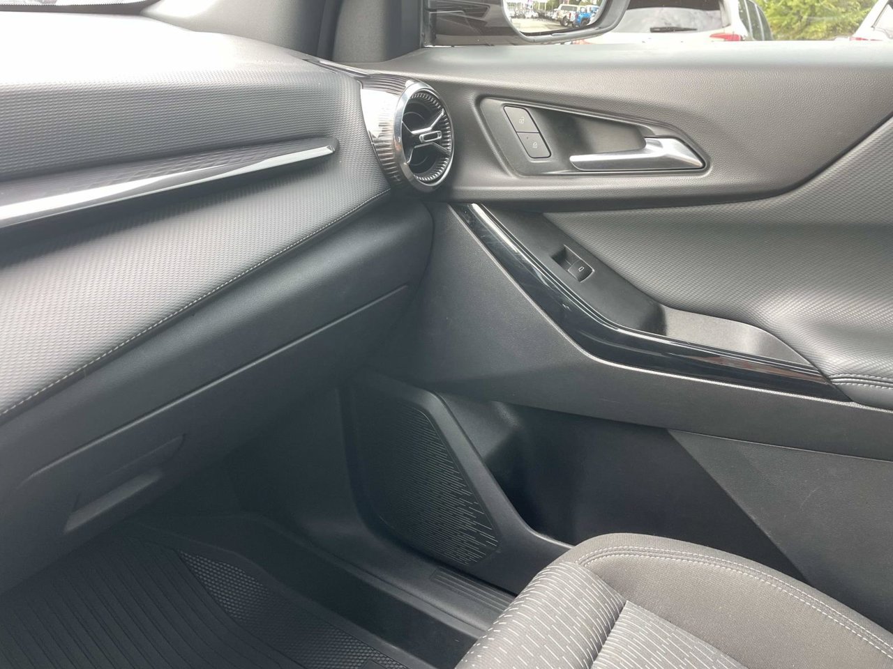 Used 2026 Chevrolet Equinox LT FWD image 28