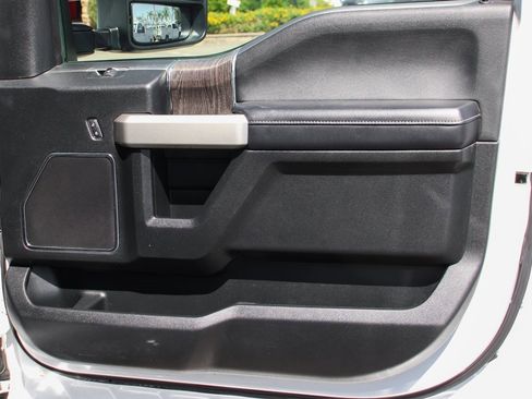 Used 2020 Ford F250 Lariat w/ Lariat Value Package image 39