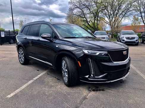 Used 2024 Cadillac XT6 Sport AWD/4WD image 2