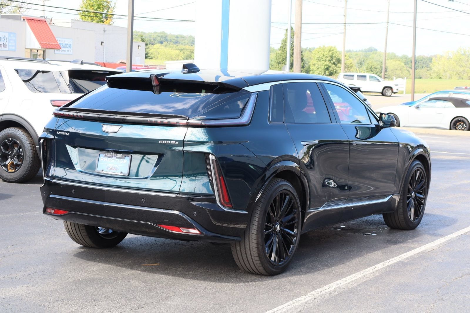 Used 2024 Cadillac Lyriq Luxury AWD/4WD image 8