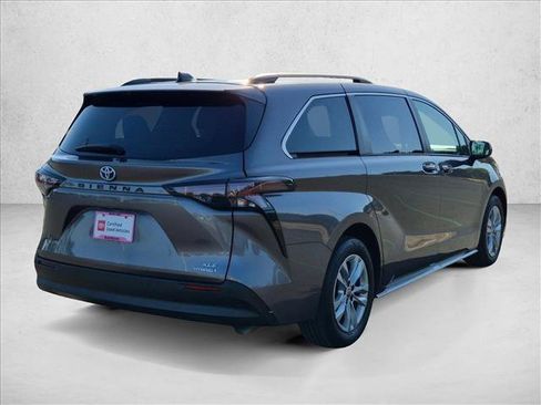 Certified 2023 Toyota Sienna XLE w/ XLE Plus Package FWD image 5