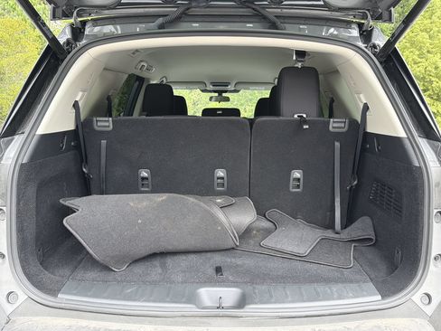 Certified 2025 Nissan Pathfinder SV FWD image 21
