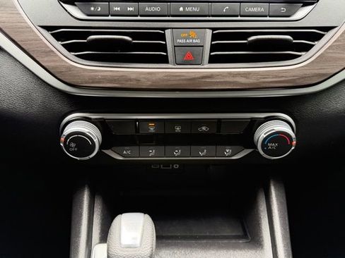 Used 2025 Nissan Altima 2.5 SV FWD image 32
