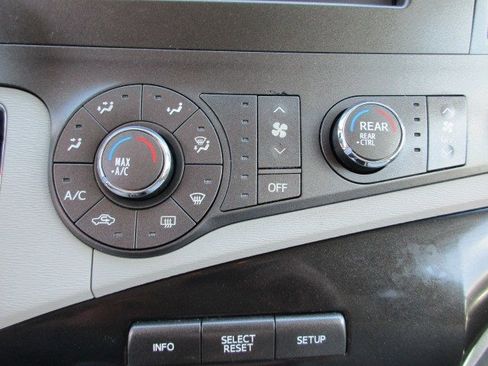 Used 2011 Toyota Sienna LE w/ Towing Pkg FWD image 24