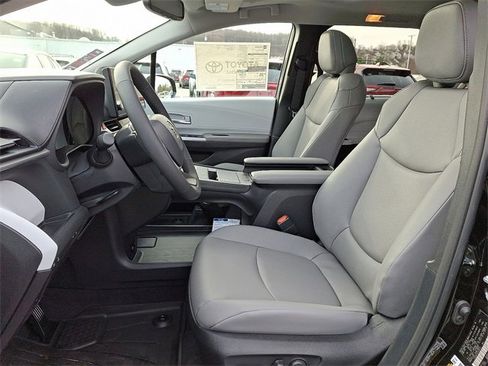New 2026 Toyota Sienna XLE image 6