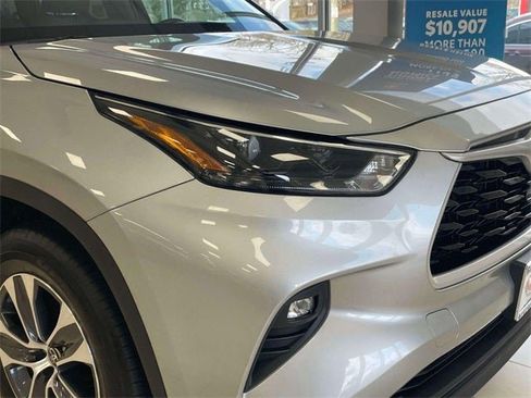 Certified 2022 Toyota Highlander XLE image 10
