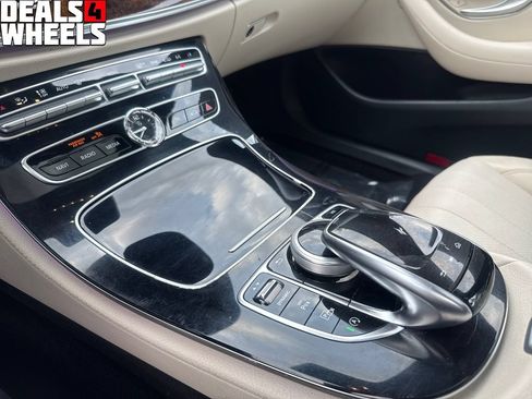 Used 2017 Mercedes-Benz E 300 4MATIC image 24
