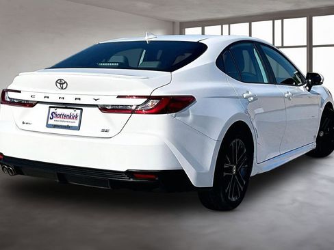 Used 2025 Toyota Camry SE w/ Convenience Package FWD image 6