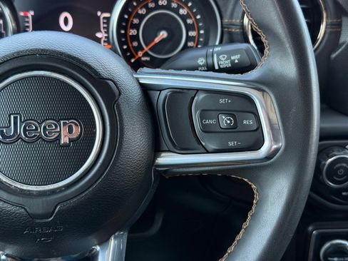 Used 2023 Jeep Gladiator Overland AWD/4WD image 18