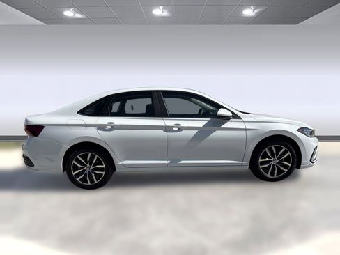 Used 2025 Volkswagen Jetta SE image 7