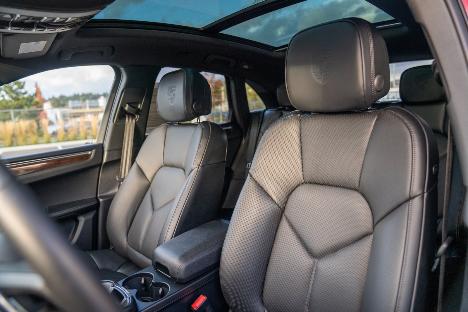 Certified 2026 Porsche Macan AWD/4WD image 5