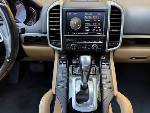 Used 2016 Porsche Cayenne AWD/4WD image 30