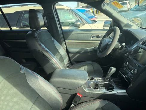 Used 2019 Ford Explorer XLT w/ Equipment Group 202A image 10