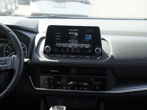 Used 2025 Nissan Rogue SV FWD image 20