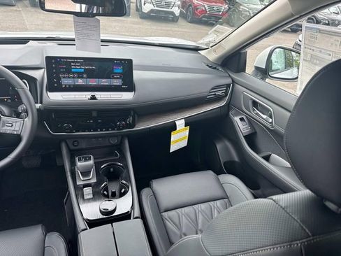 New 2026 Nissan Rogue Platinum AWD/4WD image 19