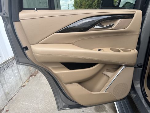 Used 2019 Cadillac Escalade Platinum AWD/4WD image 13