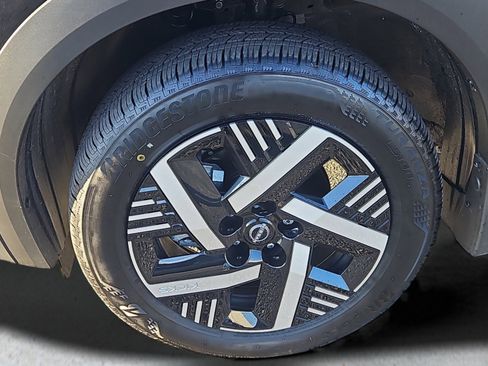 Certified 2025 Nissan Kicks SV image 21