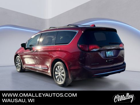Used 2017 Chrysler Pacifica Touring-L image 3