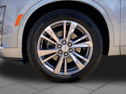 Used 2025 Cadillac XT6 Premium Luxury AWD/4WD image 11