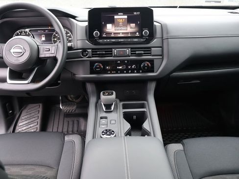 Used 2025 Nissan Pathfinder S image 23